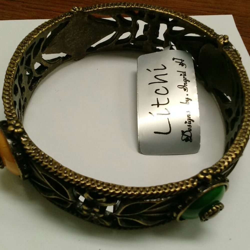 NWT Unique Design Bracelet Litchi
